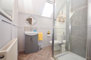 Ensuite- click for photo gallery